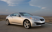 112_0805_04z+hyundai_genesis_coupe+three_quarters_front_view.jpg