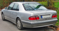 Mercedes_E_270_CDI_Elegance_(W210_Facelift,_1999–2002)_rear_MJ.JPG