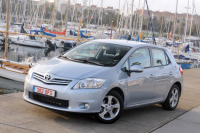 201002191220_2010_toyota_auris5-575x383.jpg