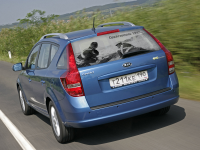 KIA_Ceed_Wagon_2009.jpg