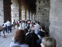 Идем внутрь Колизея..JPG